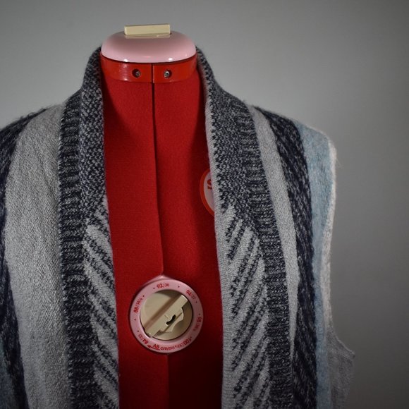 sweater vest - Picture 2 of 5